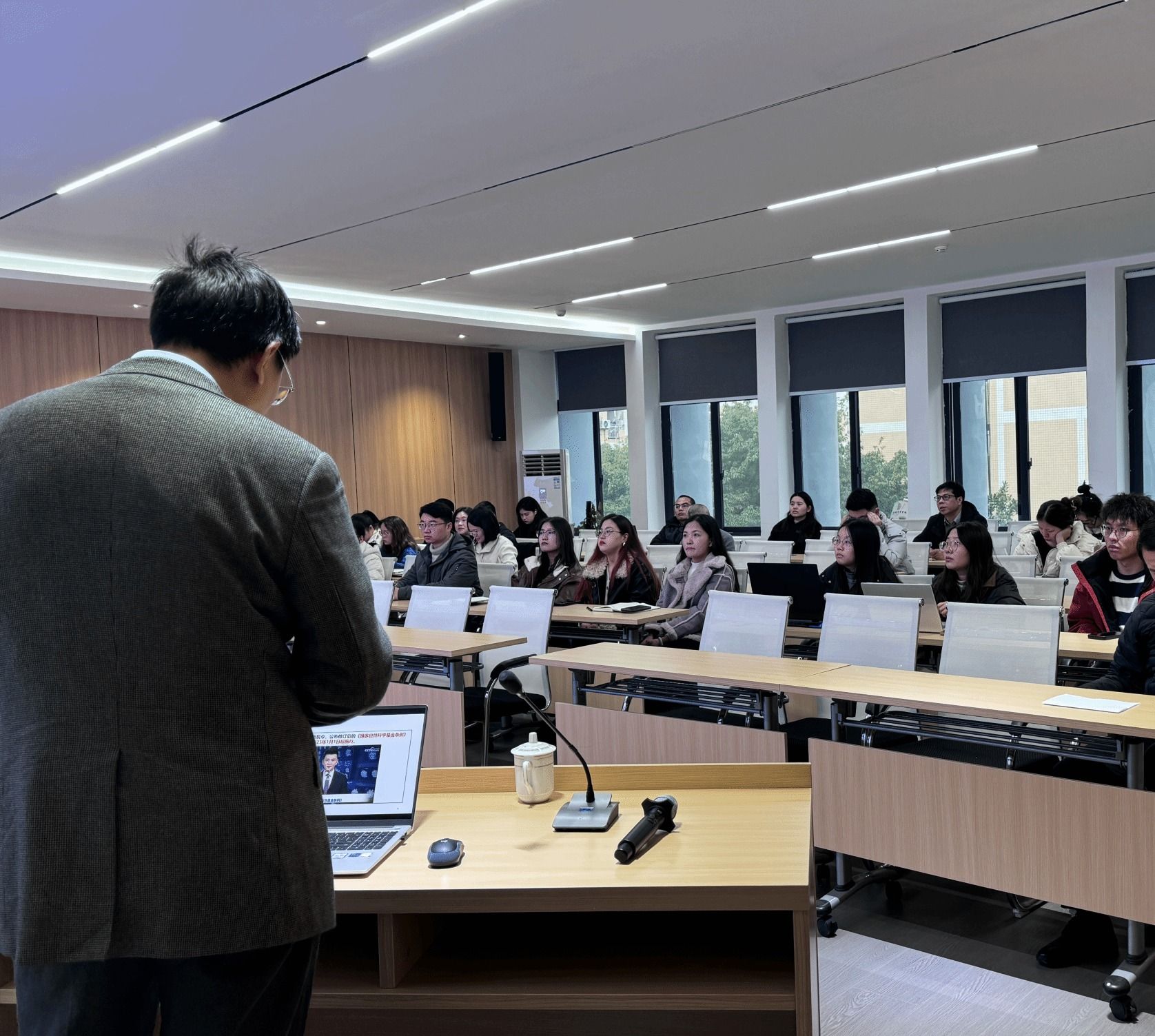 重庆市合川区合阳城街道学府路88号邮