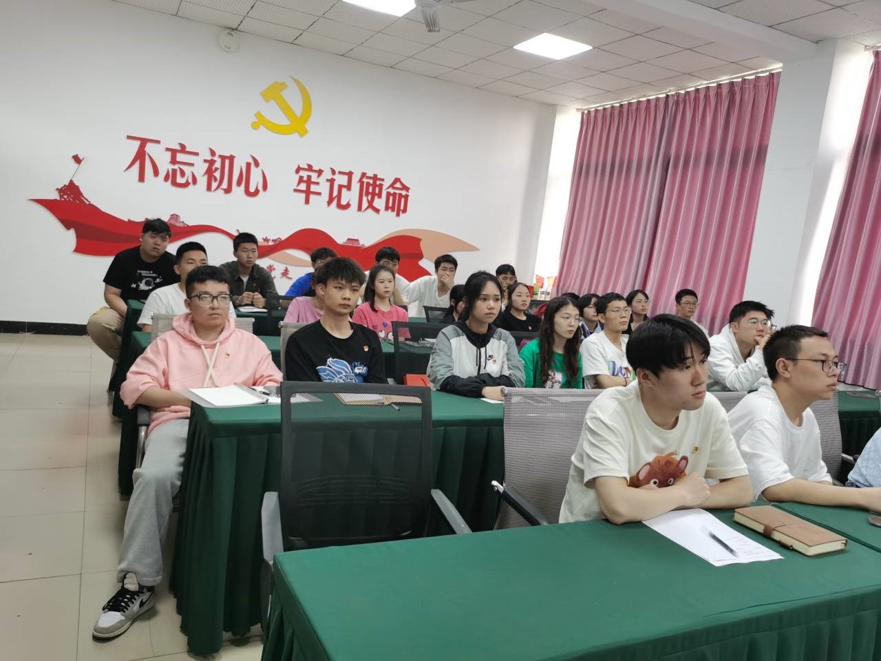 鞭策党内同志不断江南体育官方网站新人