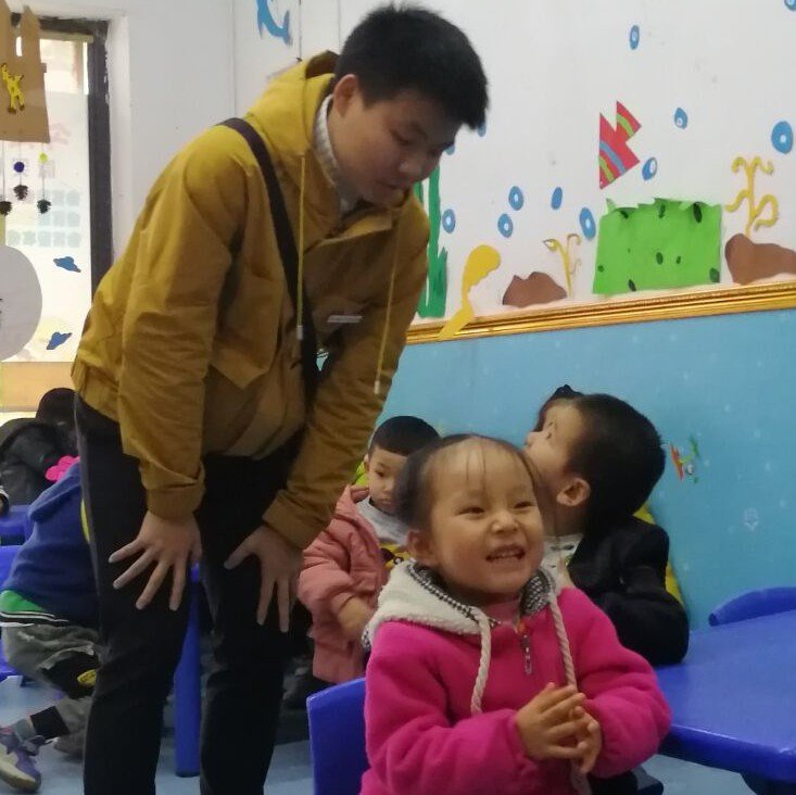 17014 为引导党员发挥先锋模范作用