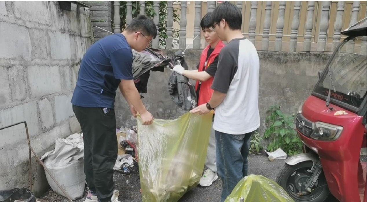 拿起小铲