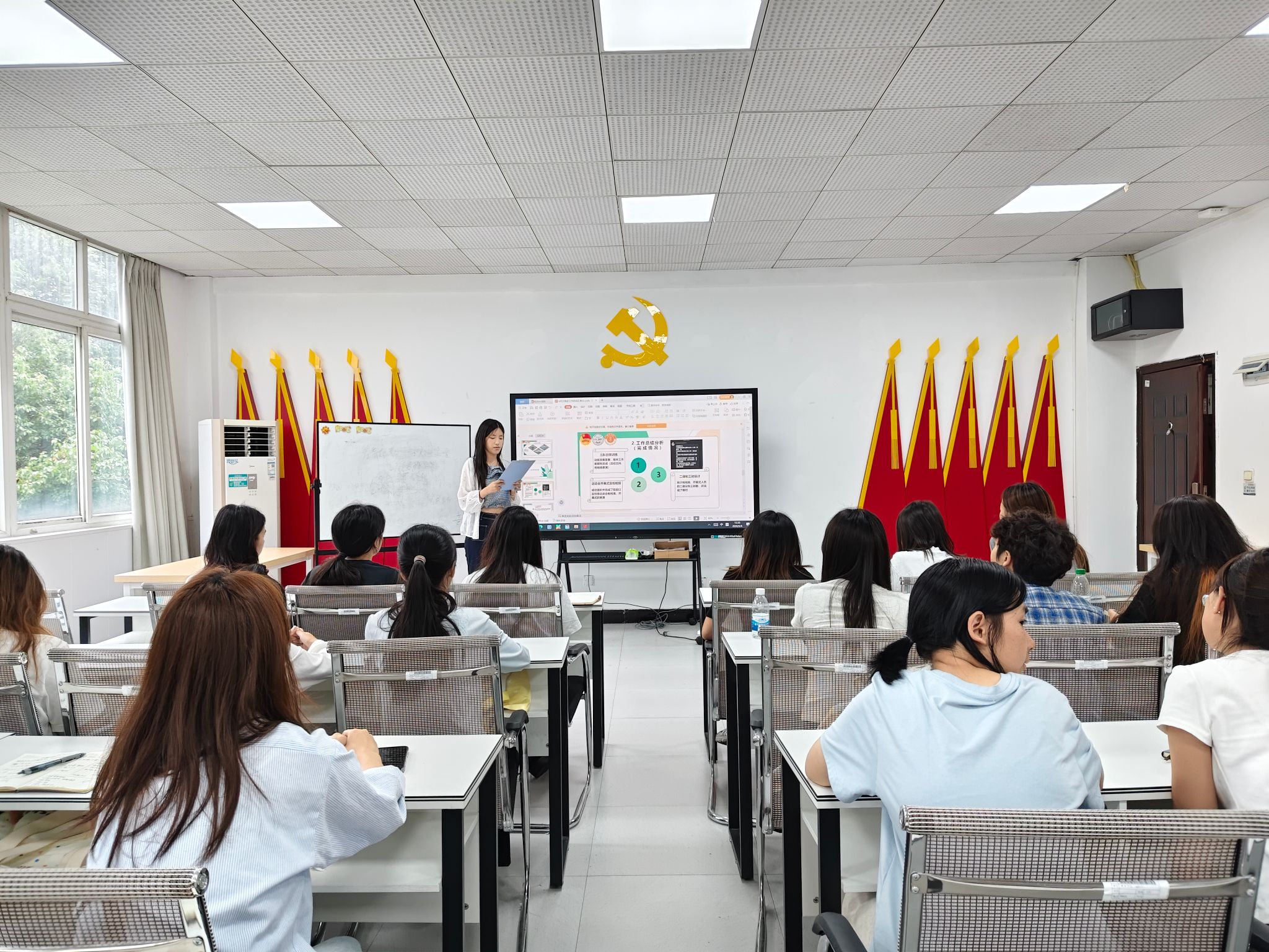 其实会议伊始