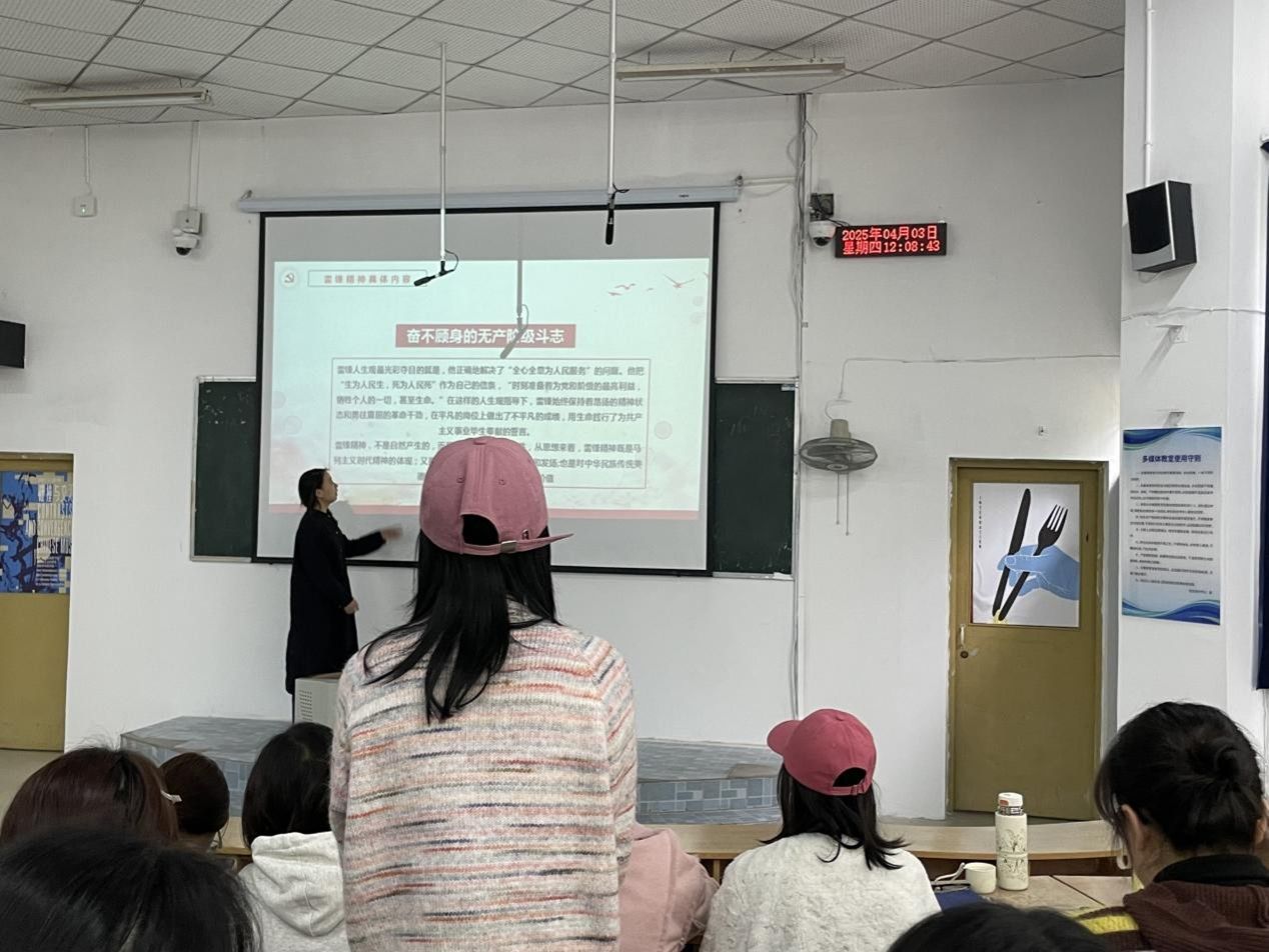 引导同学们从红岩精神中汲取奋进力量