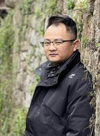 中共党员，副院长（主持工作）