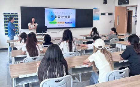 完成《设计概论》《中外建筑史》等四门